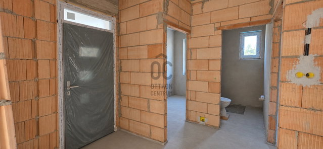 Eladó ikerház, Kápolnásnyéken 80 M Ft, 5 szobás