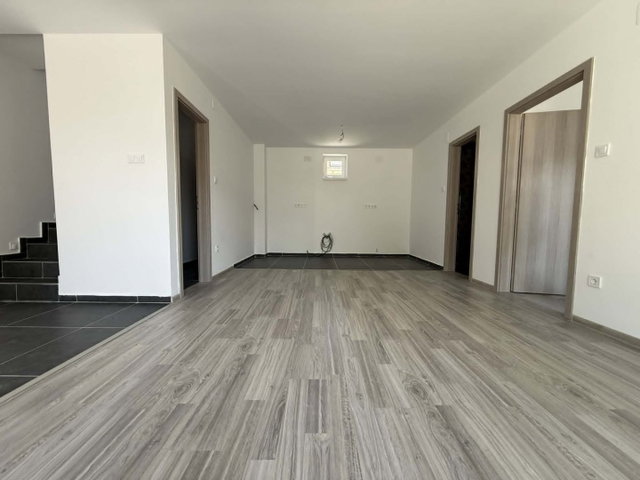 Eladó sorház, Szolnokon 75 M Ft, 4 szobás / költözzbe.hu