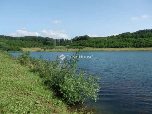 Eladó ipari ingatlan, Pécsett, Rücker-akna 250 M Ft