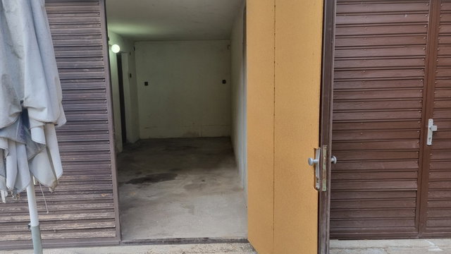 Eladó garázs, Szegeden, Szent György téren 8 M Ft