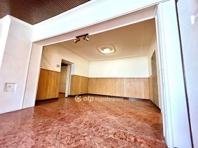 Eladó családi ház, Hajdúszoboszlón 37 M Ft, 8 szobás