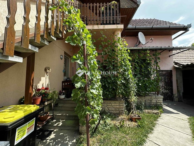 Eladó családi ház, Siófokon 155 M Ft, 8 szobás
