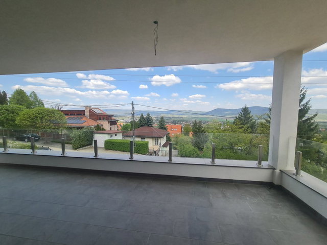 Eladó családi ház, Solymáron 289 M Ft, 5 szobás