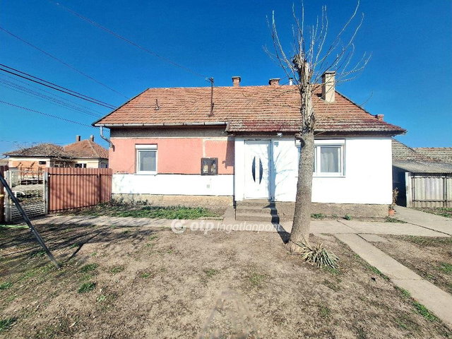 Eladó családi ház, Füzesgyarmaton 23 M Ft, 2 szobás