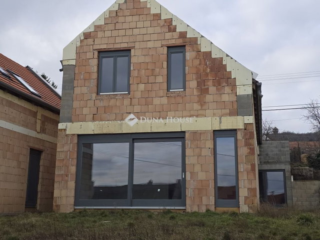 Eladó ikerház, Alsóörsön, Ady Endre utcában 175 M Ft, 5 szobás