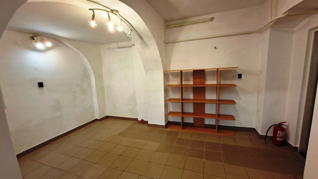 Kiadó ipari ingatlan, Székesfehérvárott 200 E Ft / hó, 2 szobás