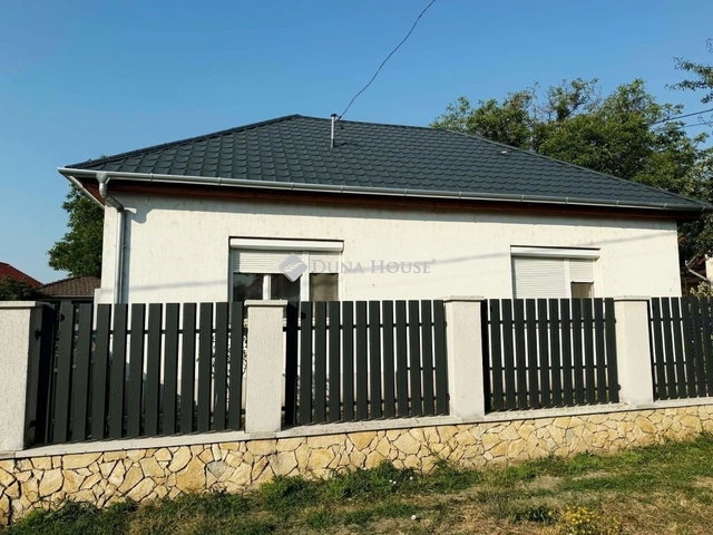 Eladó családi ház, Rádon 94.9 M Ft, 4 szobás