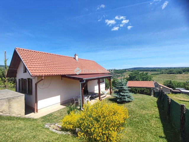 Eladó családi ház, Pécsett, Alsógyükési úton 69.9 M Ft