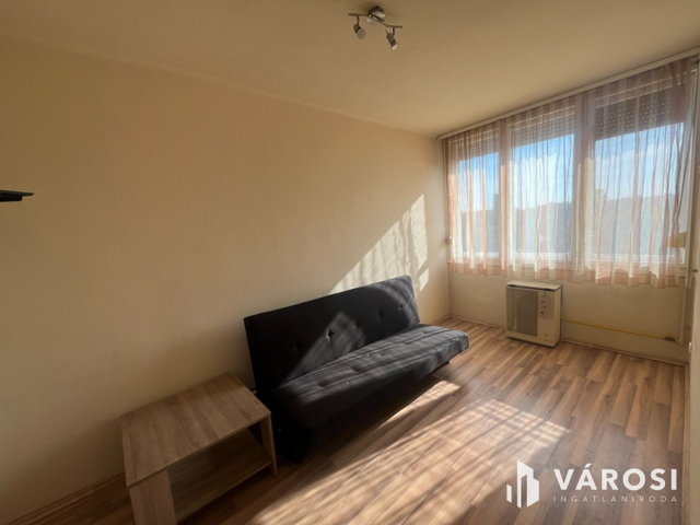 Eladó téglalakás, Szolnokon 25 M Ft, 2 szobás
