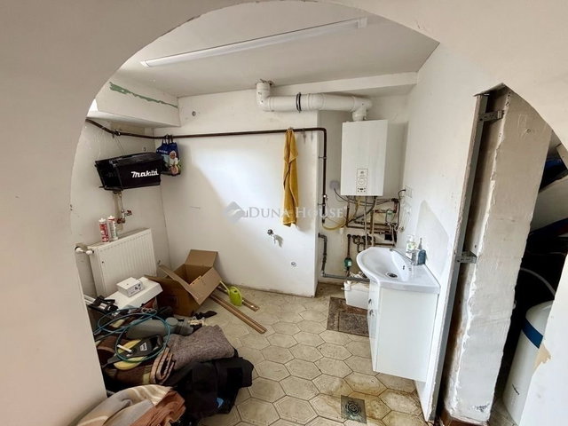 Eladó családi ház, Mohácson 59.99 M Ft, 4 szobás