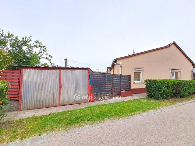 Eladó családi ház, Nagykőrösön 39.9 M Ft, 2+1 szobás