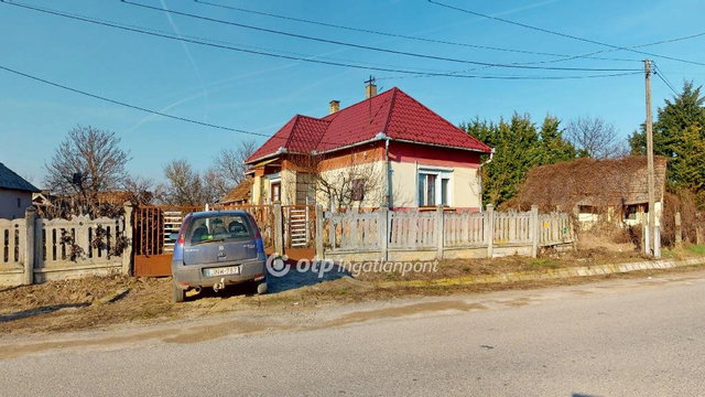 Eladó családi ház, Nyírkarászon 8.9 M Ft, 1 szobás