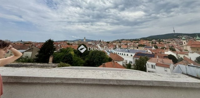Eladó téglalakás, Pécsett 84.9 M Ft, 5 szobás