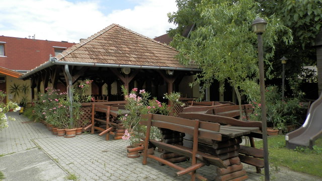Eladó üzlethelyiség, Balatonbogláron 470 M Ft