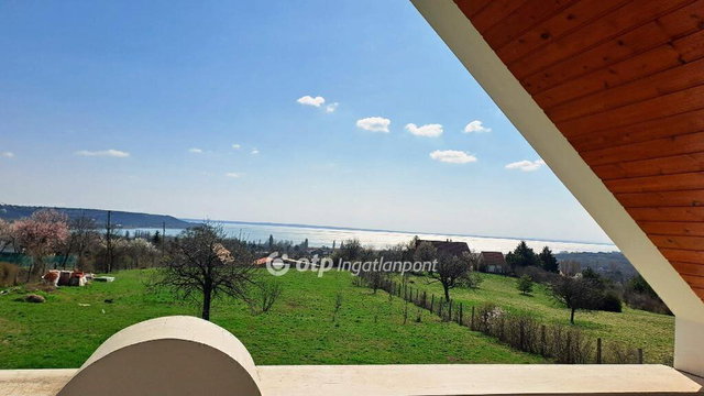 Eladó nyaraló, Balatonalmádiban 321 M Ft, 3+1 szobás