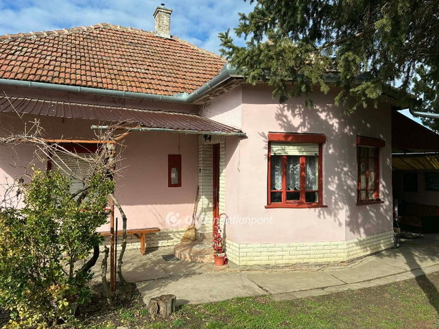 Eladó családi ház, Sarkadon 16.5 M Ft, 2 szobás