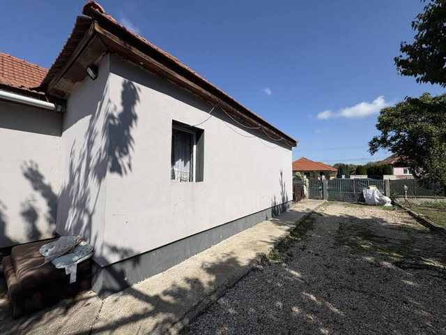 Eladó családi ház, Szirmabesenyőn 49.9 M Ft, 4 szobás