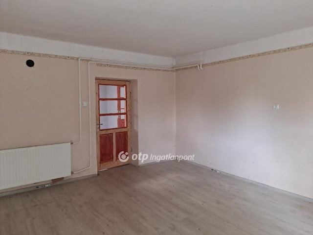 Eladó családi ház, Pitvaroson 9.9 M Ft, 2 szobás