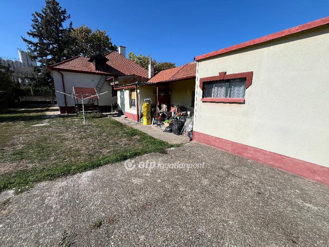 Eladó családi ház, Mosonmagyaróváron 74.9 M Ft, 2 szobás