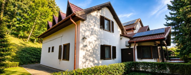 Eladó családi ház, Egerben 199 M Ft, 7 szobás