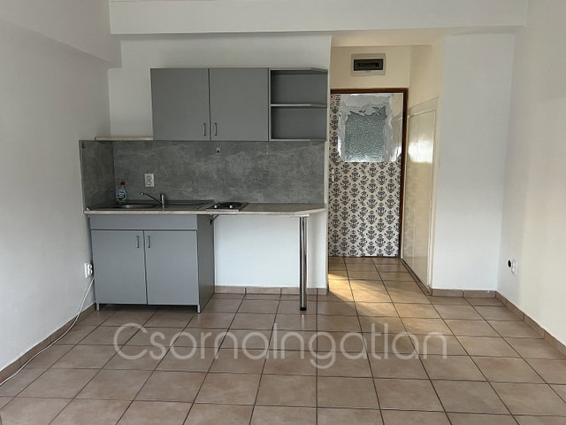 Kiadó téglalakás, albérlet, Kapuváron 85 E Ft / hó, 1 szobás