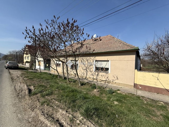 Eladó családi ház, Villányban 31.9 M Ft, 5 szobás