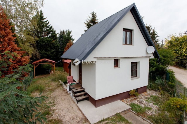 Eladó nyaraló, Téten 21.99 M Ft, 2 szobás / költözzbe.hu