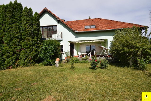 Eladó családi ház, Sajtoskálon 116.8 M Ft, 7 szobás