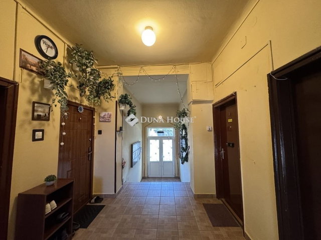 Eladó téglalakás, Szentendrén 57 M Ft, 2 szobás