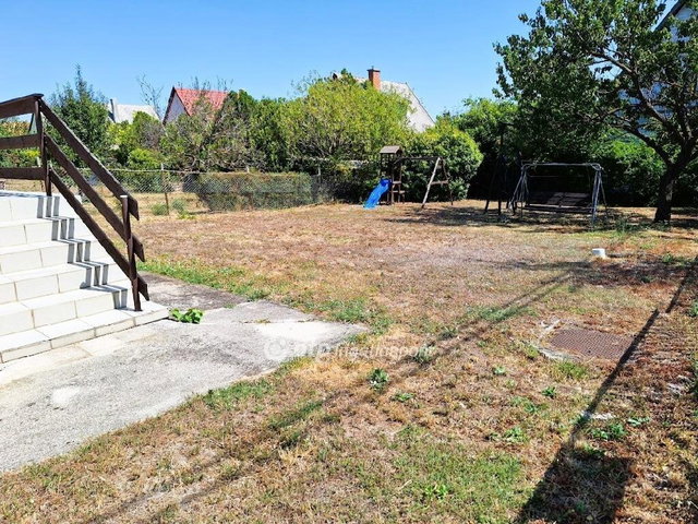 Eladó nyaraló, Alsóörsön 54.9 M Ft, 2+1 szobás