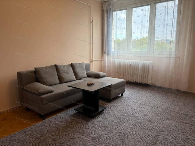 Eladó téglalakás, Tatabányán 38.9 M Ft, 2+1 szobás