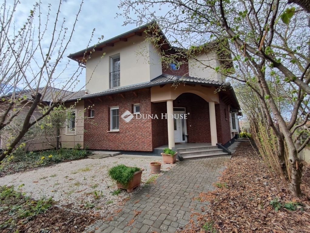7 bed · 271m² · 189.900.000 ft