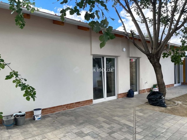 Kiadó téglalakás, albérlet, Pécsett 250 E Ft / hó, 2 szobás