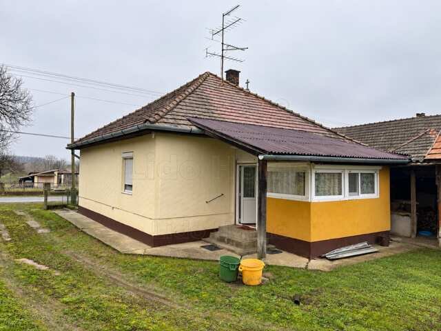 Eladó családi ház, Hácson 25.99 M Ft, 2 szobás