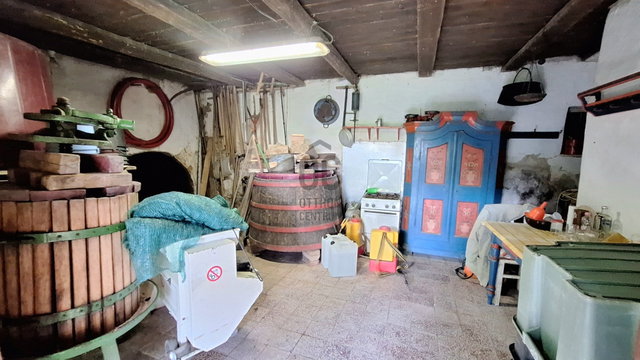 Eladó családi ház, Szekszárdon 7.9 M Ft, 1 szobás