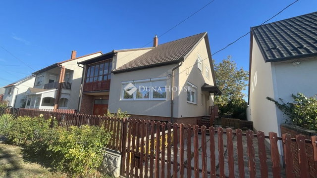 Eladó családi ház, Győrött 98 M Ft, 5 szobás