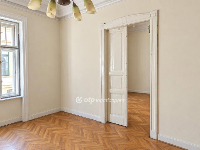 Eladó téglalakás, Budapesten, V. kerületben 112.9 M Ft, 2 szobás
