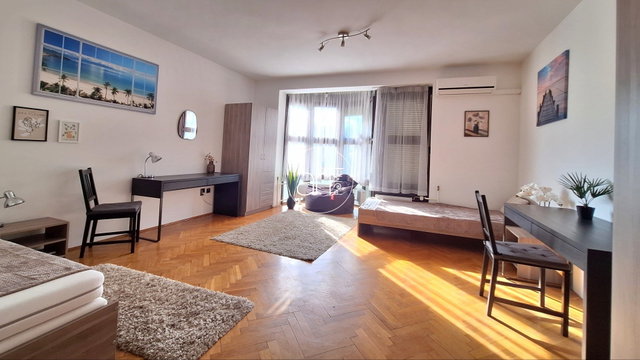 Eladó téglalakás, Szegeden 129 M Ft, 5 szobás