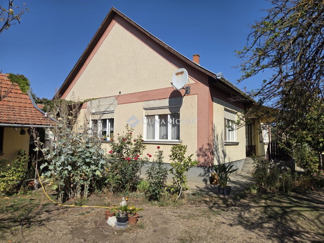 Eladó családi ház, Jászapátiban 25 M Ft, 4 szobás