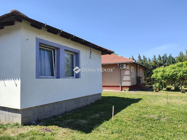 Eladó családi ház, Enyingen 39.9 M Ft, 2 szobás