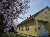 Eladó családi ház, Szőlősgyörökön 74.9 M Ft, 6 szobás