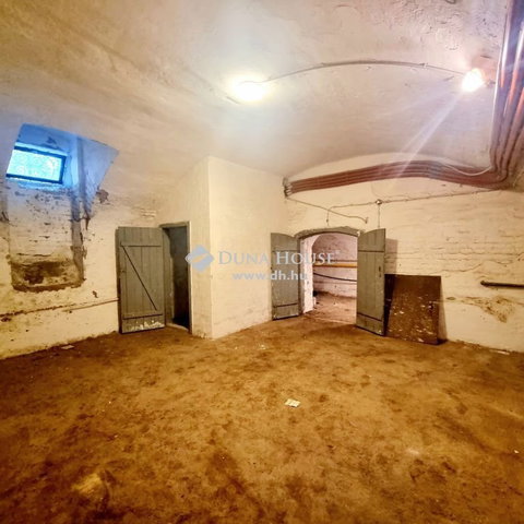 Eladó üzlethelyiség, Budapesten, IX. kerületben 24.9 M Ft