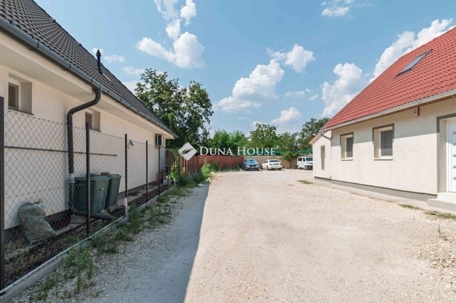 Eladó családi ház, Vecsésen 144 M Ft, 5+1 szobás