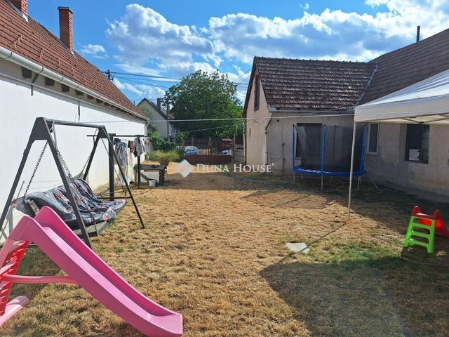 Eladó családi ház, Vértesbogláron 49.8 M Ft, 4 szobás