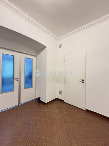 Eladó üzlethelyiség, Budapesten, VI. kerületben 135 M Ft