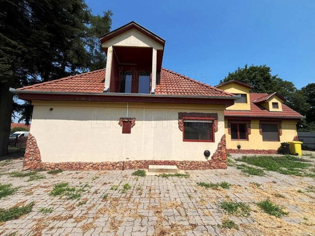 Eladó családi ház, Balatonbogláron 99.9 M Ft, 6+2 szobás