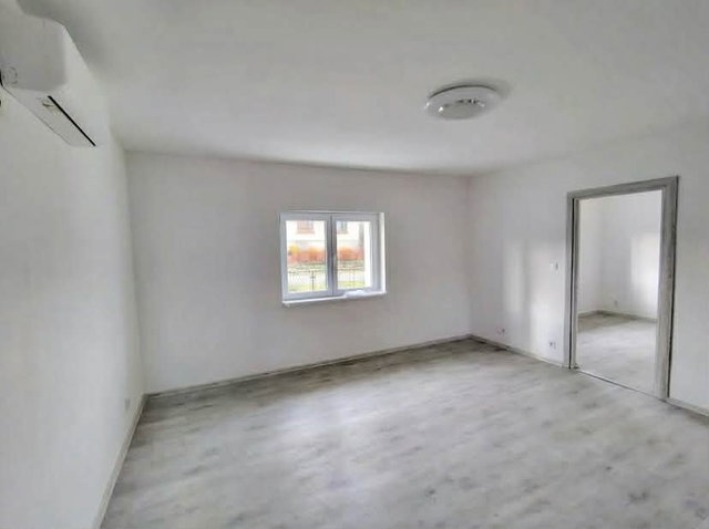 Eladó családi ház, Előszálláson 55 M Ft, 3 szobás