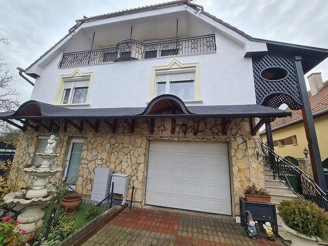 Eladó családi ház, Gödöllőn 199.9 M Ft, 9 szobás