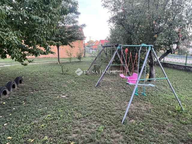 Eladó családi ház, Nagykarácsonyon 34.9 M Ft, 3 szobás