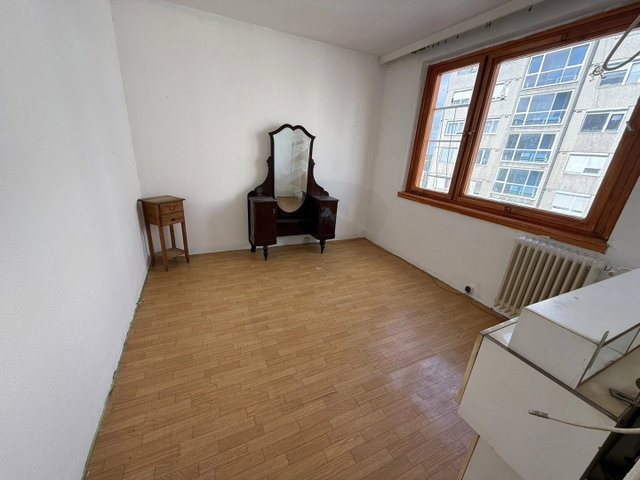 Eladó panellakás, Tatabányán 34.9 M Ft, 2+1 szobás
